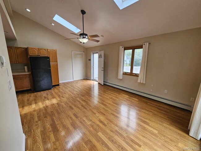 Photo - 2 Carnegie Dr
