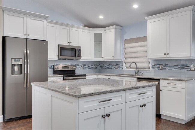 Photo - 303 Bay Arbor Blvd