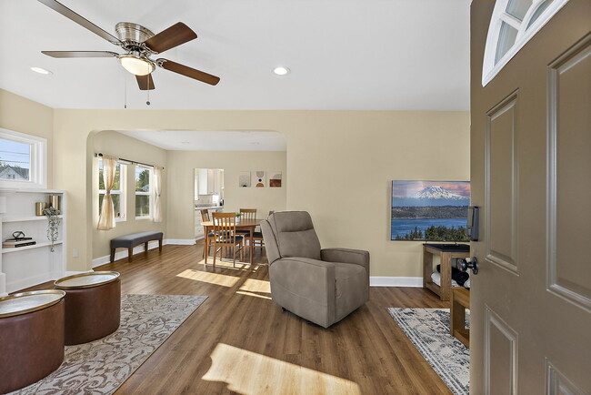 Photo - 126 E 43rd St