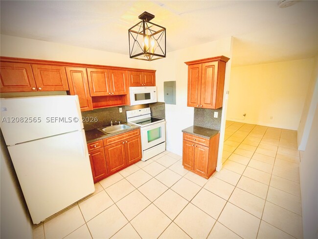 Building Photo - 47 NW 47th Ave Unit 14