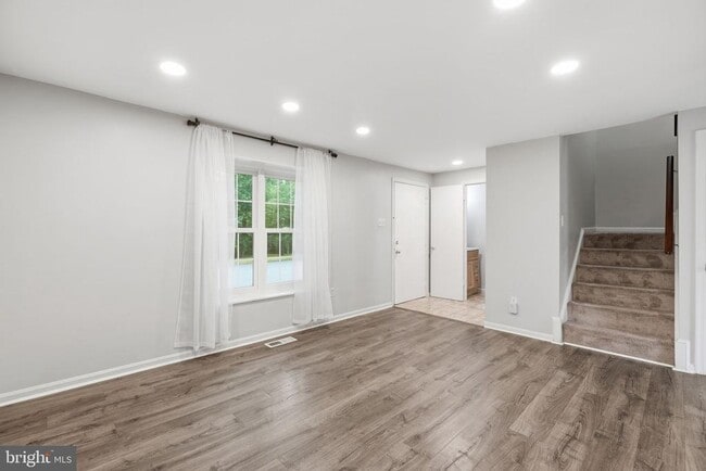 Building Photo - 9018 Jersey Dr