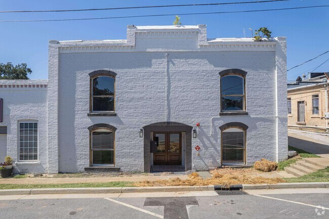 Building Photo - 86 S Forest Ave Unit C Rental