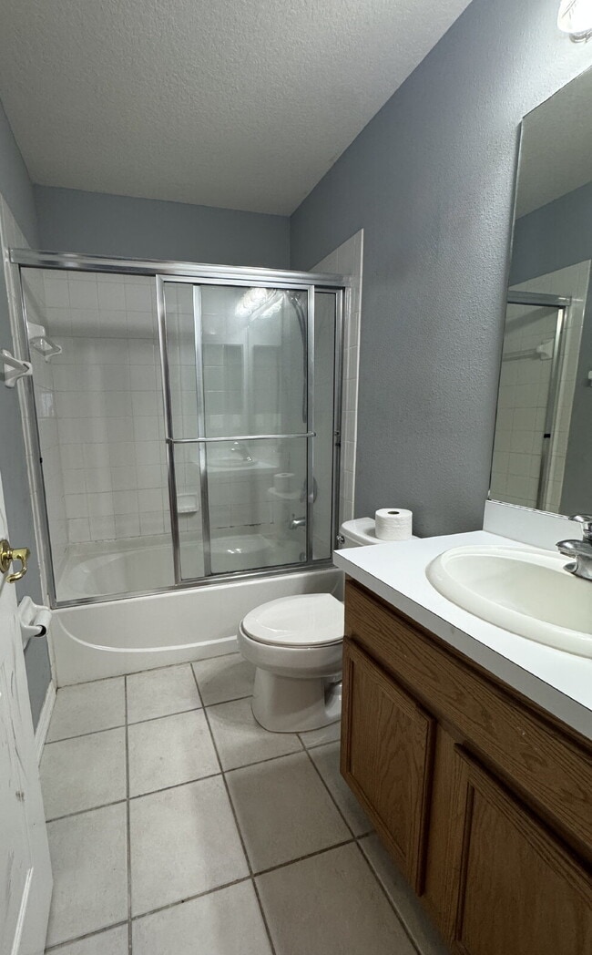 "Charming 3-Bed Oasis in Gibsonton with 2.... - "Charming 3-Bed Oasis in Gibsonton with 2.... Apartment