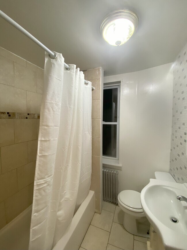 Photo - 1635 Lecount St