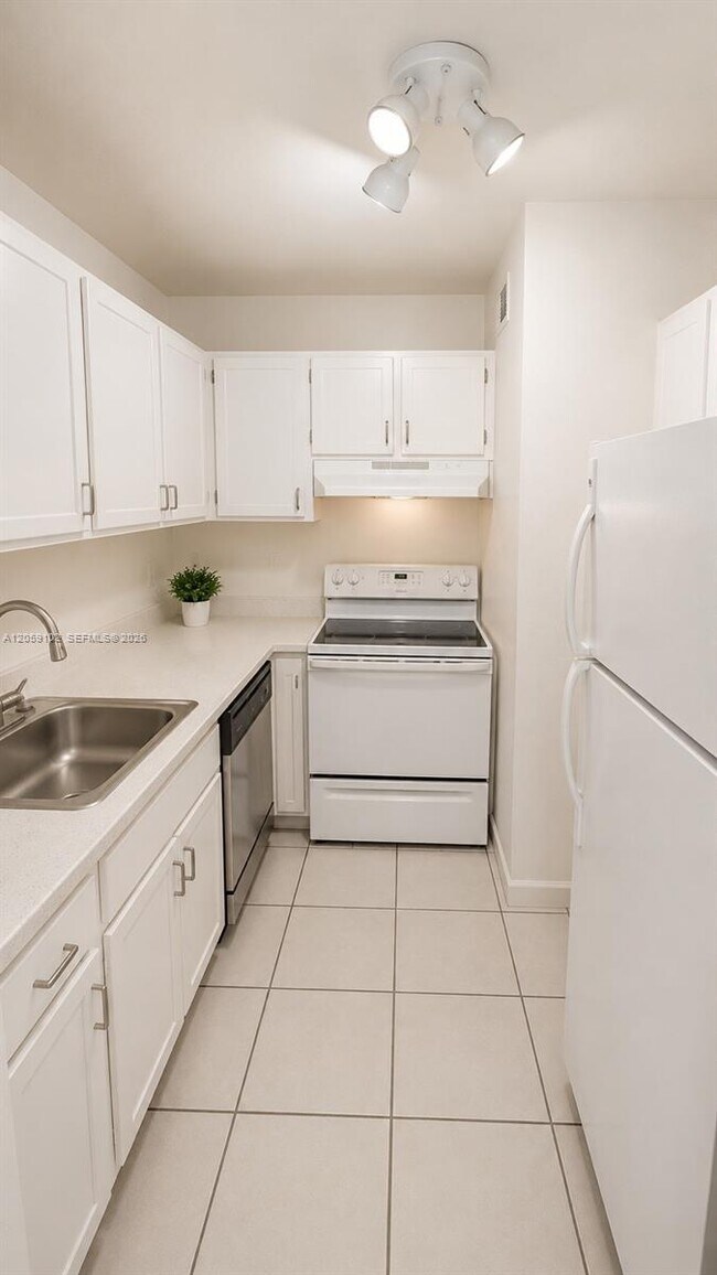 Photo - 13710 SW 90th Ave Unit 4