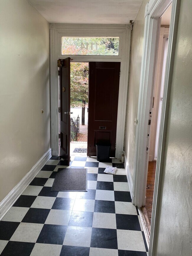 Photo - 1114 Grove Ave Unit Apt #1