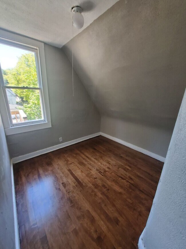 3149 N 25th St Unit 3149A (Upper)