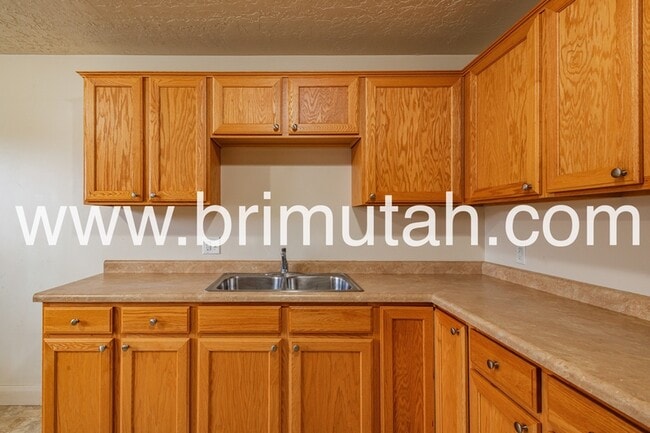 Photo - 2241 E Laney Ave