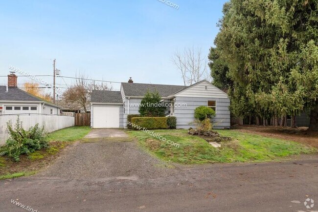 Building Photo - Cozy Single-Level Home with Fenced Yard wi...