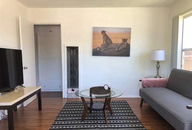 Photo - 4019 1/2 McLaughlin Ave