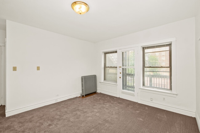 6144 S Indiana Ave Unit 2R