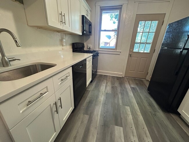 Photo - Perfect 3 BR Townhouse in Lovely Squirrel ...