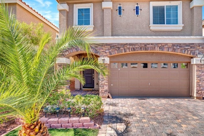 Building Photo - Beautiful 4 Bed 2.5 Bath Home Jones and Wa...