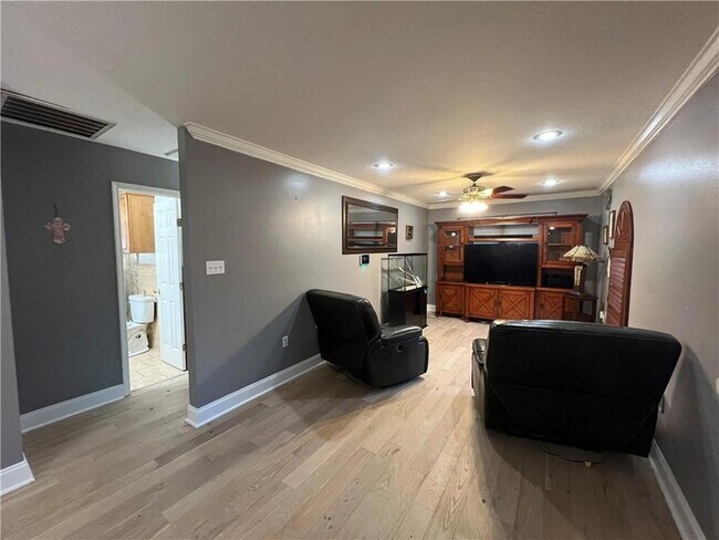 Photo - 2816 Munster Blvd