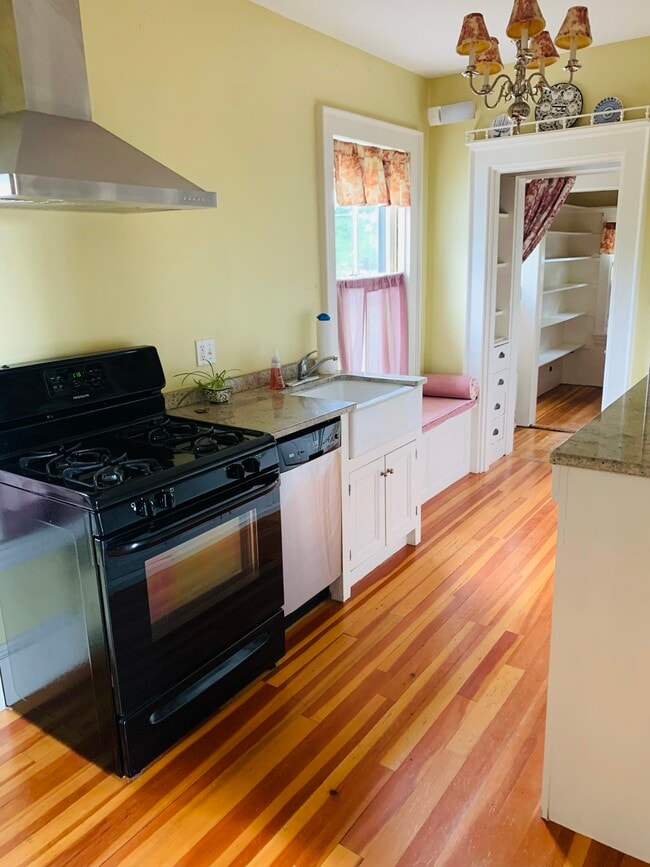 Photo - 984 Chestnut St Unit 2