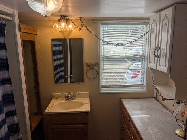 Photo - 120 S Fortner Ave
