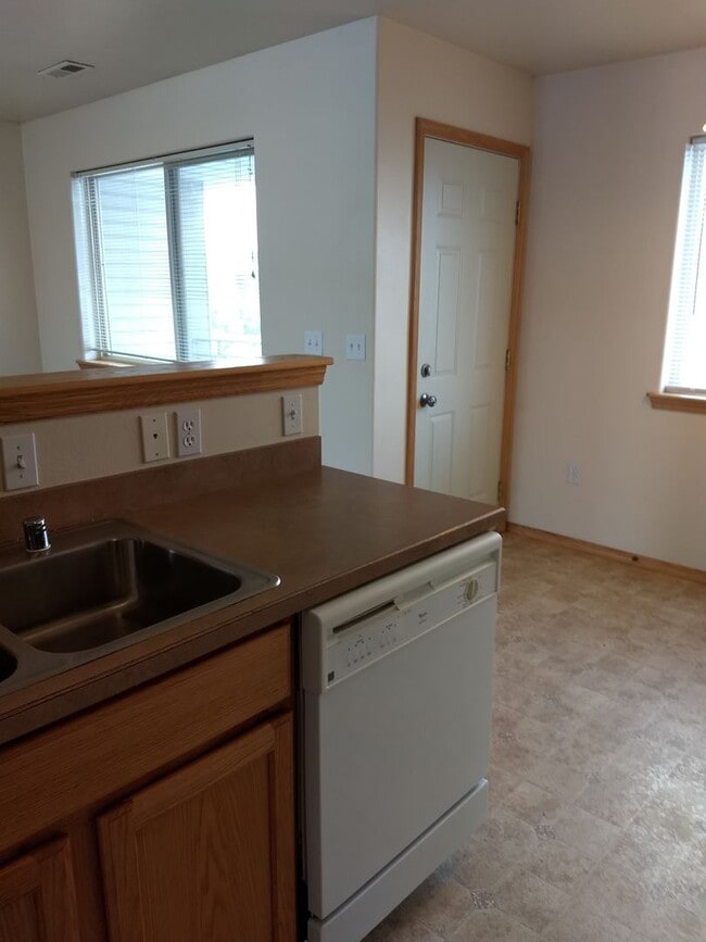 905 E Riggs St Unit 3