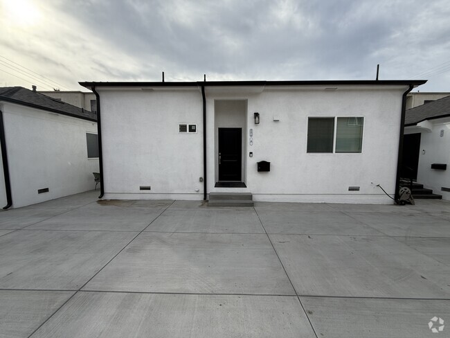 Building Photo - 415 S Verdugo Rd Rental