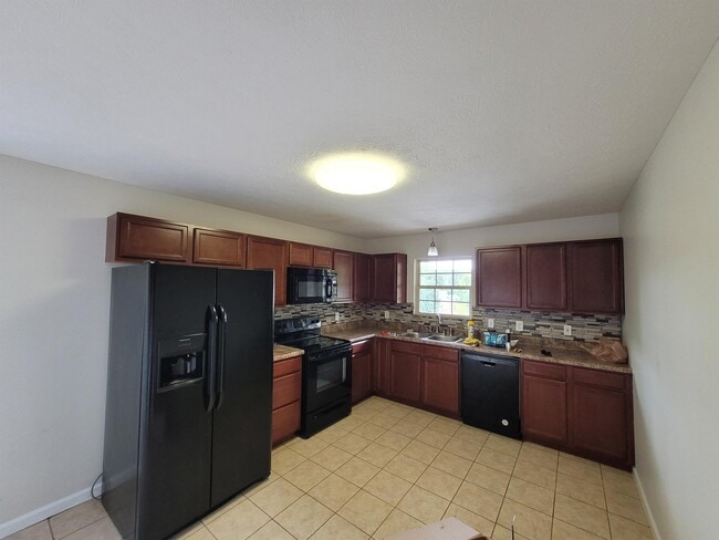 Photo - 2013 Paris Rd