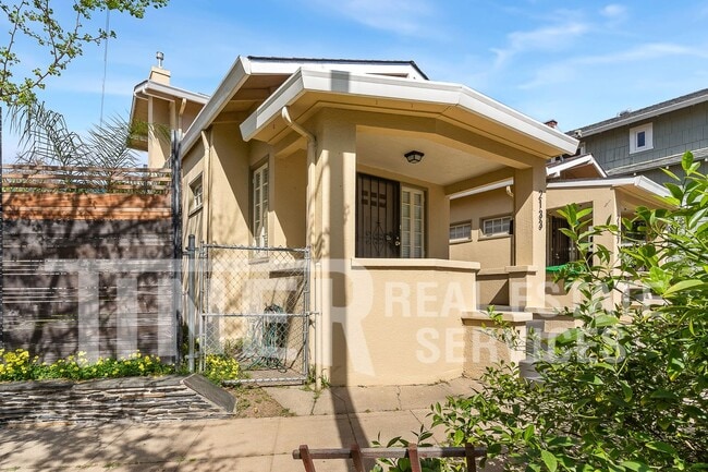 Photo - 2133 Marshall Way