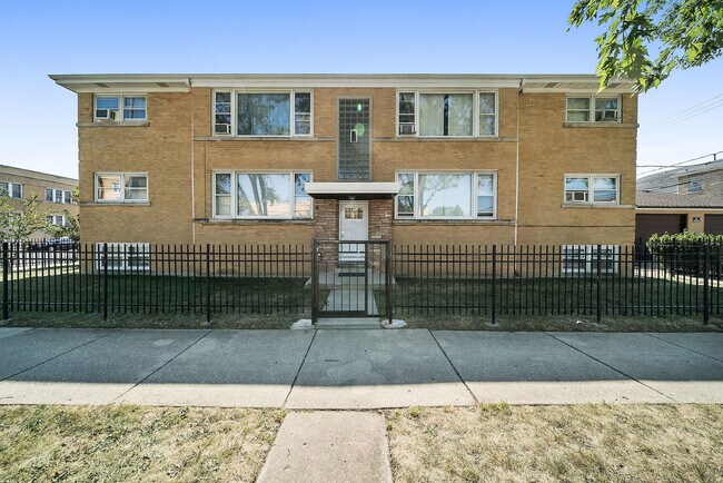 Building Photo - 5201 W Wellington Ave Unit 1W Rental