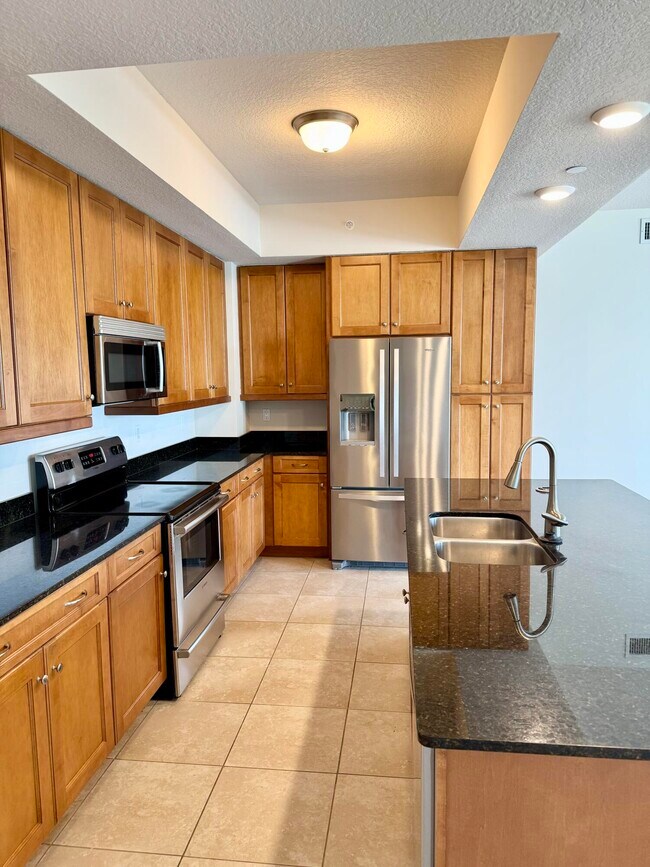 341 Bay Colony Dr N Condo Unit - Image