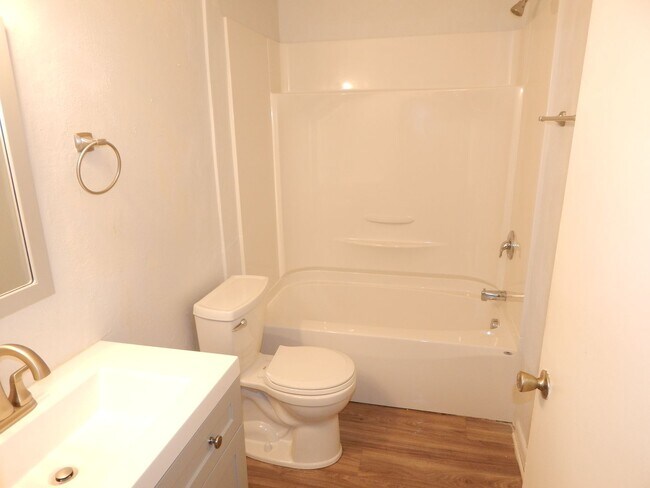 Photo - 311 Loudon Rd Unit Loudon - 311-314