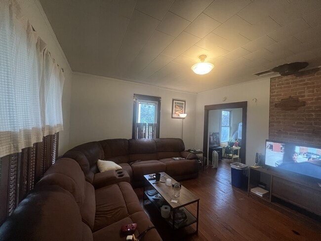 Photo - 307 Raymond St