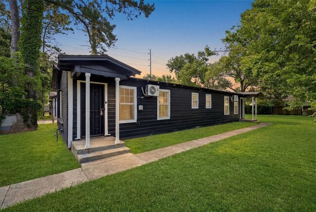 Photo - 8034 Record St
