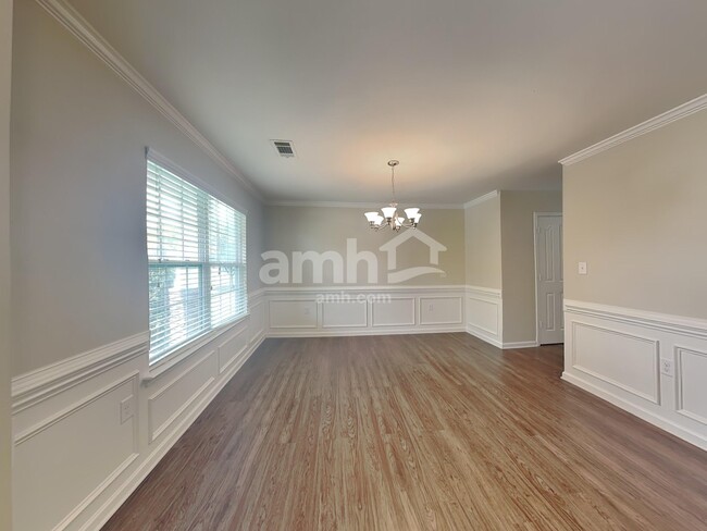 Photo - 211 Lindpoint Ln