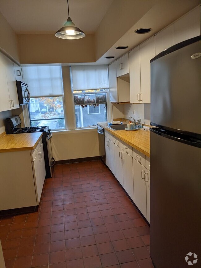 Building Photo - Brookline 2 bedroom for 9/1 Rental