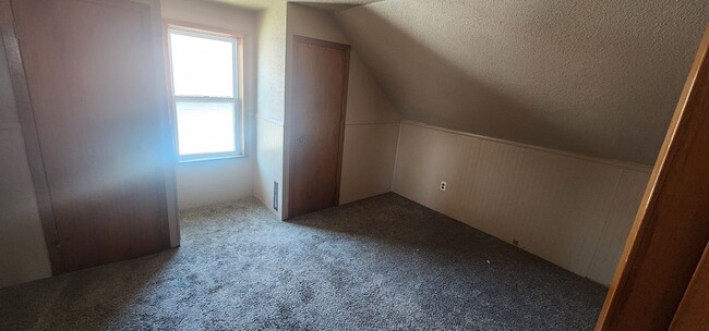 1101 8th Ave NE