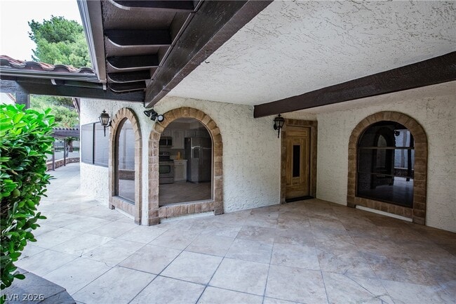 Building Photo - 3416 Cll Del Torre