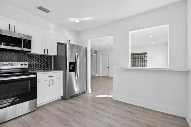 Photo - 708 SW 10th St Unit 1