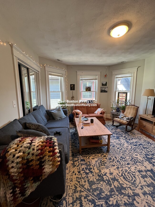 Building Photo - 305 Highland Ave Unit 3