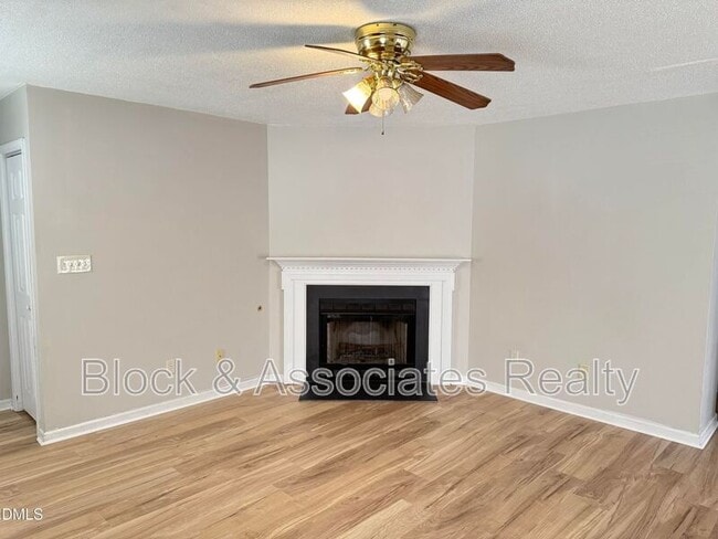 Photo - 4832 Silverdene St