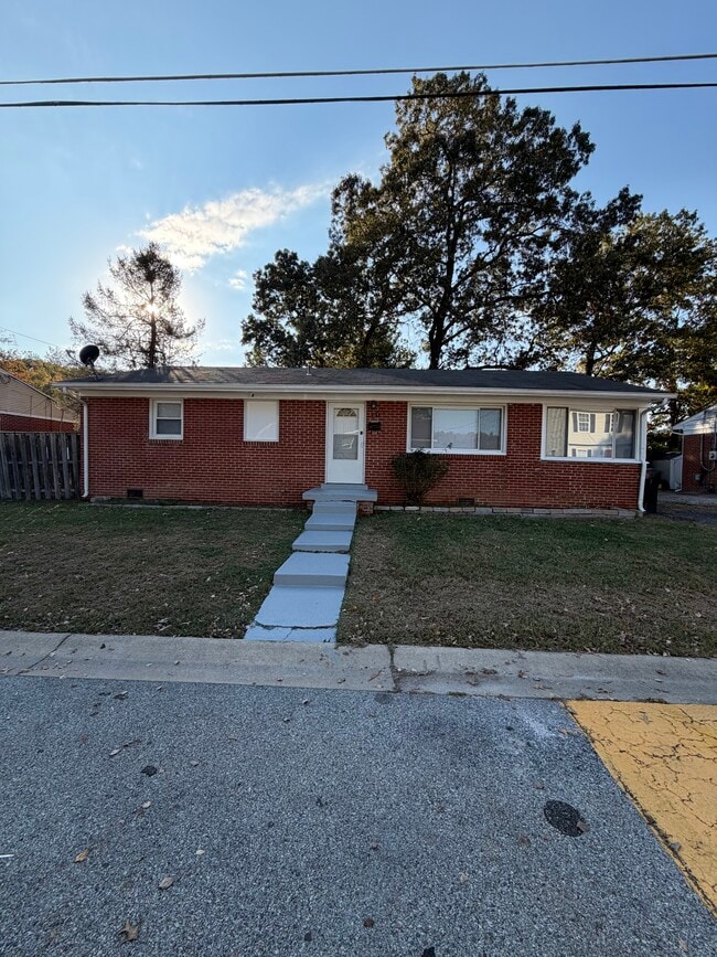 Building Photo - 203 Ellerbe Dr