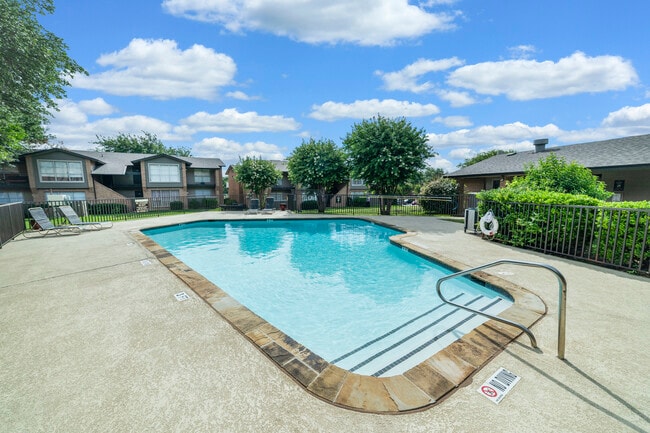 Meadow Ridge Apartments For Rent in Fort Worth, TX