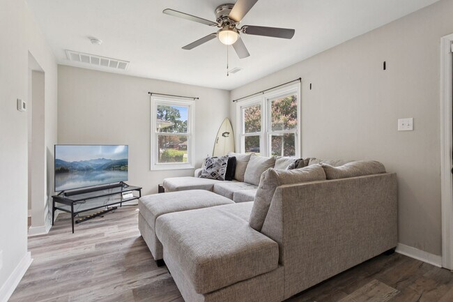 Photo - Updated ranch in Portsmouth!