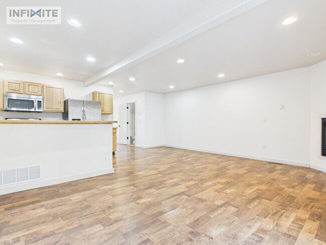 935 Forestglen Dr