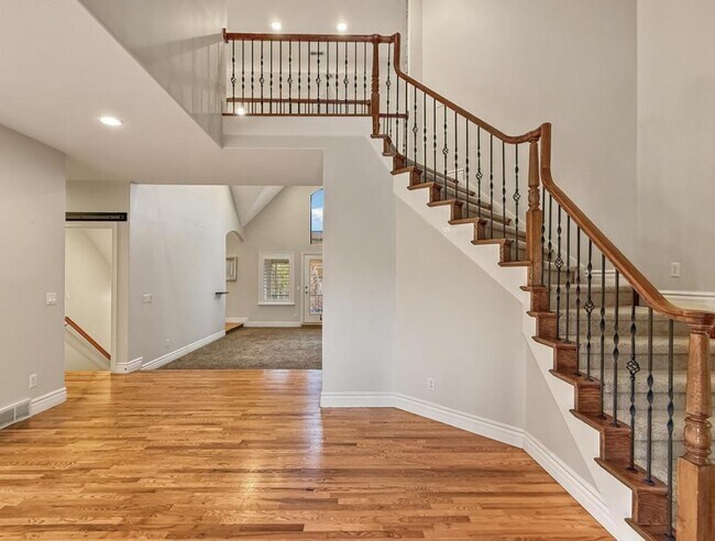 Photo - 1615 E Lakeview Way