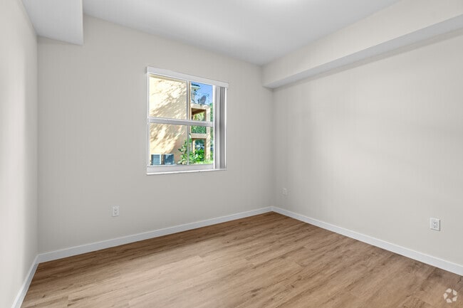 1BR, 1BA - 658SF - Bedroom