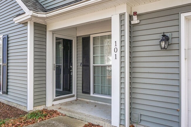 Photo - Charming 3 Bedroom 2 bathroom ready for you to call home!