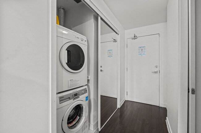 Photo - 255 Bremner Blvd Unité SI FL46-ID1538970P