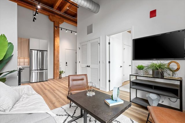 Photo - 153 W Ohio St Unit 209