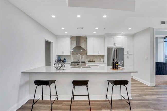 Photo - 270 17th St NW Unidad 3308