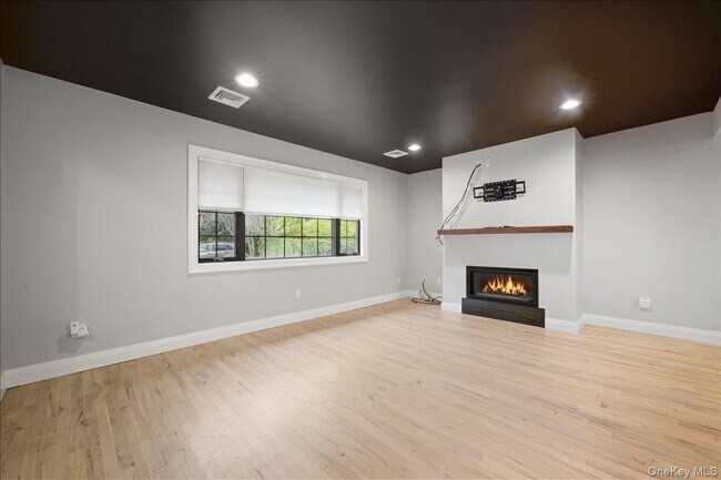 Photo - 2 Cornwall Ln