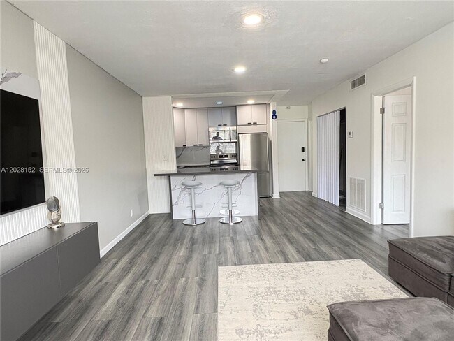 Photo - 1520 McKinley St Unidad 107E
