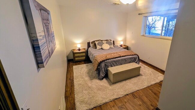 Dormitorio #2 luminoso y espacioso - 495 N Eccles Ave