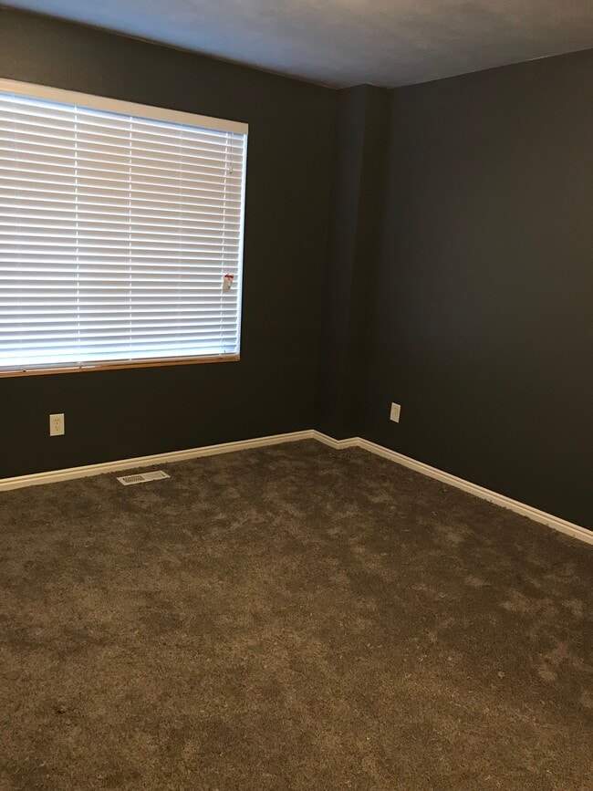 Beautiful big window in master bedroom - 434 W 7th Street